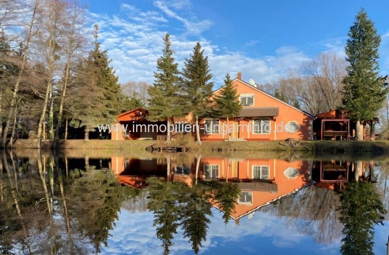 Familienanwesen im Kreis Zala zu verkaufen. Mit Haus am See, Wirtschaftsgebäude, 5,9 Hektar Land. Familienanwesen im Kreis Zala zu verkaufen. Mit Haus am See, Wirtschaftsgebäude, 5,9 Hektar Land.