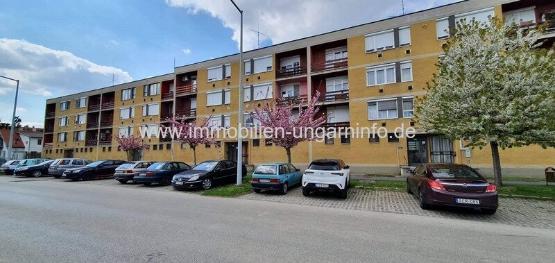 In Marcali (12 km vom Balaton entfernt) steht eine 2-Zimmer-Wohnung mit Balkon zum Verkauf In Marcali (12 km vom Balaton entfernt) steht eine 2-Zimmer-Wohnung mit Balkon zum Verkauf