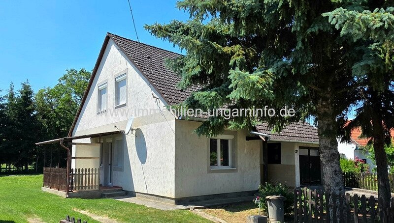Einfamilienhaus mit ausgebautem Dachgeschoss in Kéthely zu verkaufen (6 km vom Balaton entfernt) Einfamilienhaus mit ausgebautem Dachgeschoss in Kéthely zu verkaufen (6 km vom Balaton entfernt)