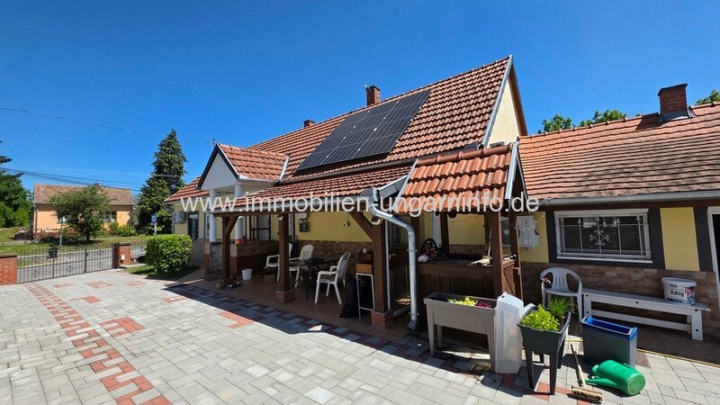 Einfamilienhaus auf dem Land mit großem Grundstück und zahlreichen Extras, 20 km vom Plattensee entfernt Einfamilienhaus auf dem Land mit großem Grundstück und zahlreichen Extras, 20 km vom Plattensee entfernt