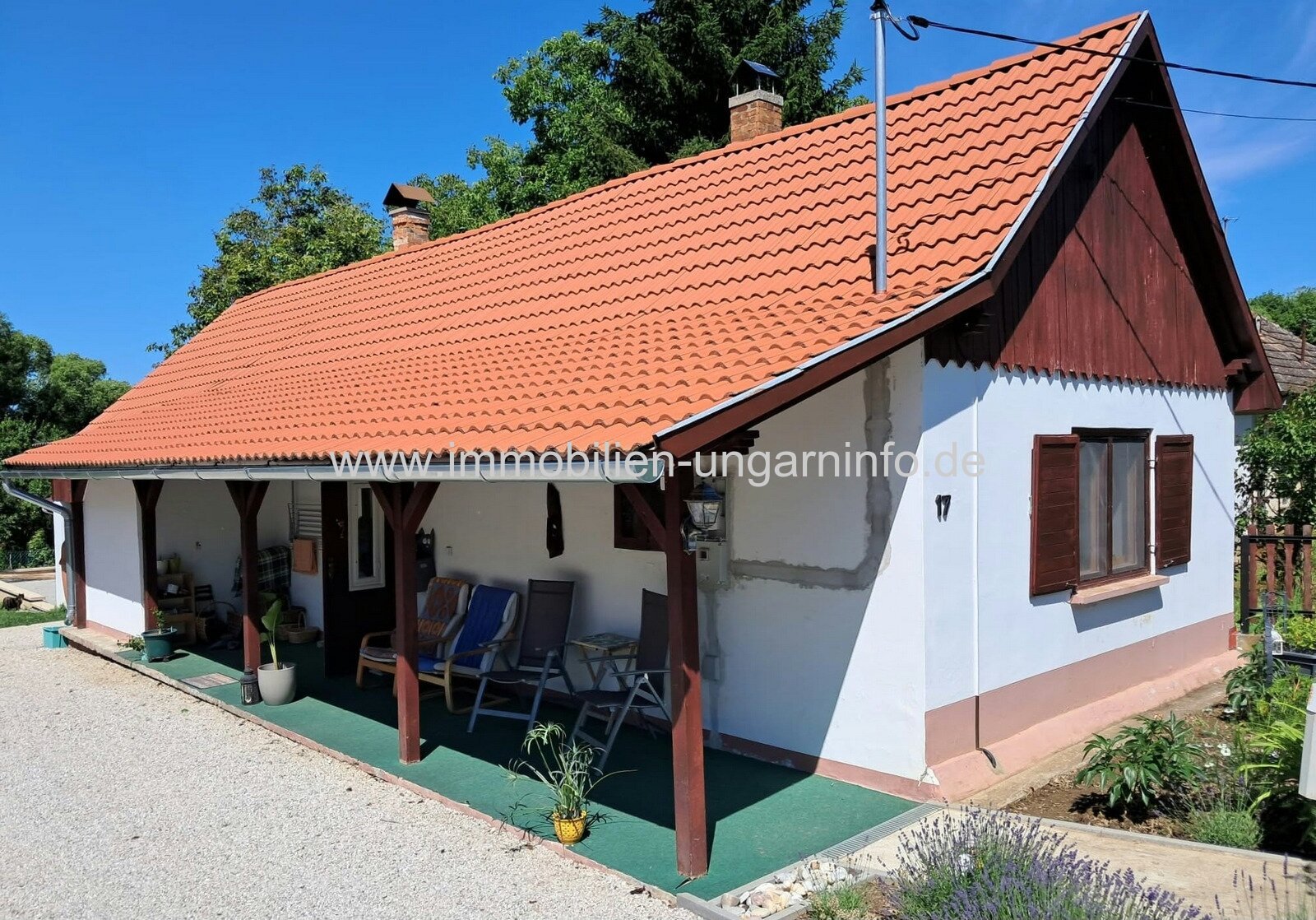 In Nagyszakácsi steht ein Einfamilienhaus im Landhausstil zum Verkauf In Nagyszakácsi steht ein Einfamilienhaus im Landhausstil zum Verkauf